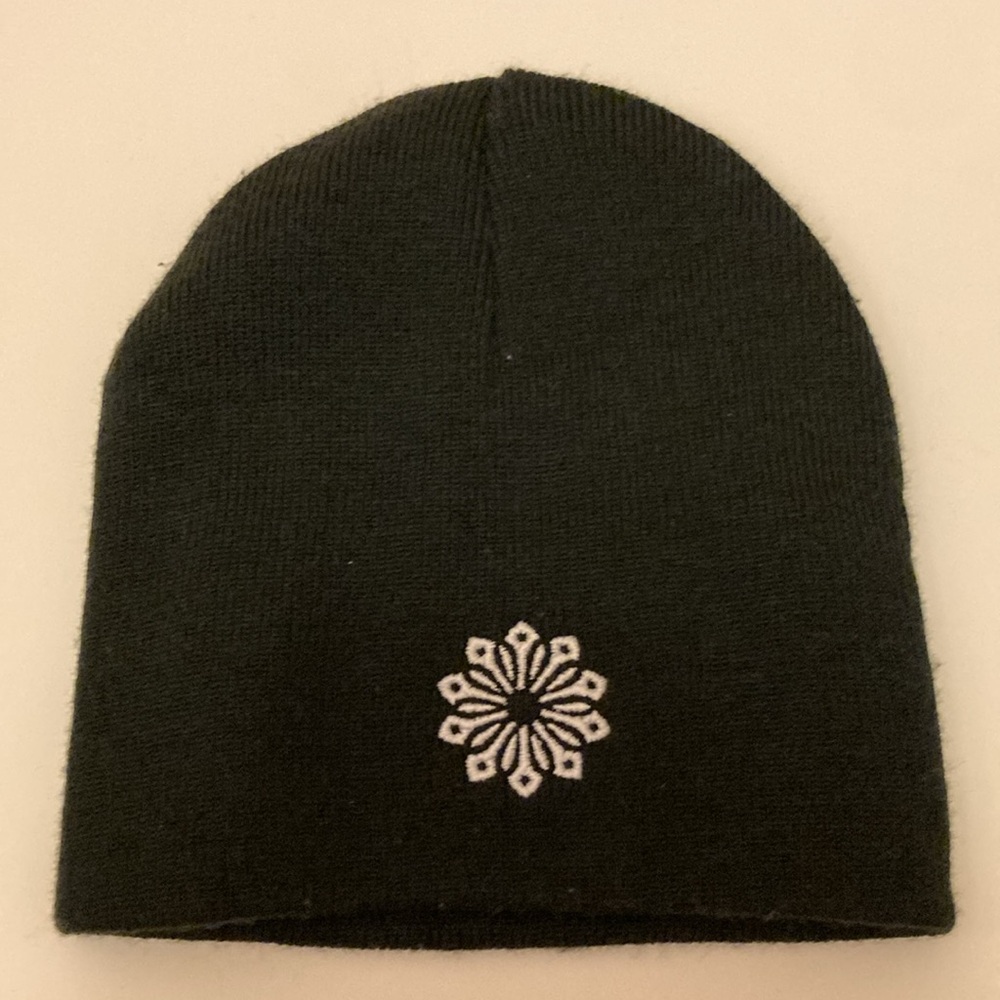 🐸 Unisex Black Acrylic Knit Hat with single
embroidered snowflake